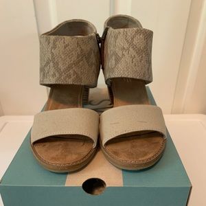 Toms Majorca Cutout Heeled Sandal in Cobblestone Snake